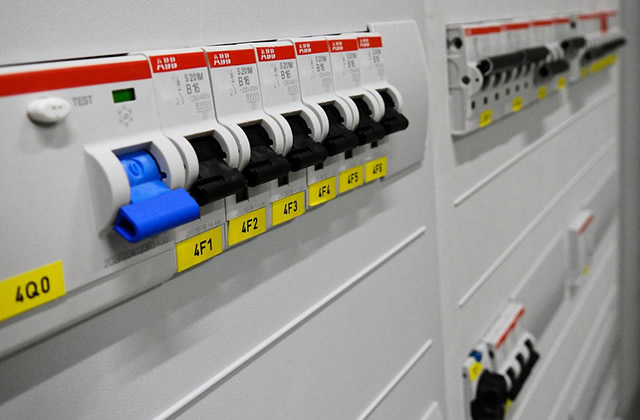 高压开关柜和低压开关柜的区别有哪些如何分辨高低压开关柜